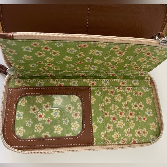 Fossil Vintage Floral Zip Around Wallet - Picture 10 of 13